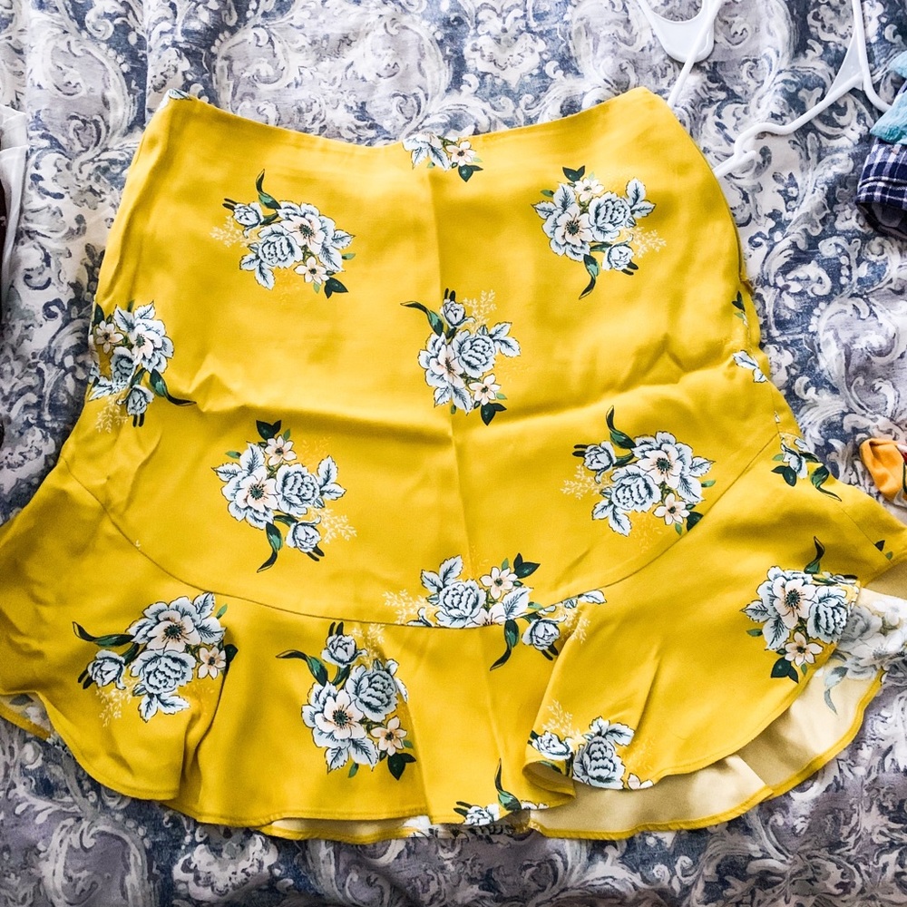 LOFT mustard yellow floral trumped skirt 🌼